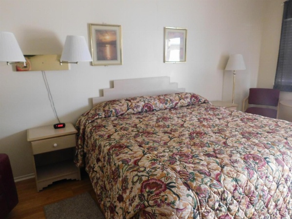 Royal Host Motel image 11