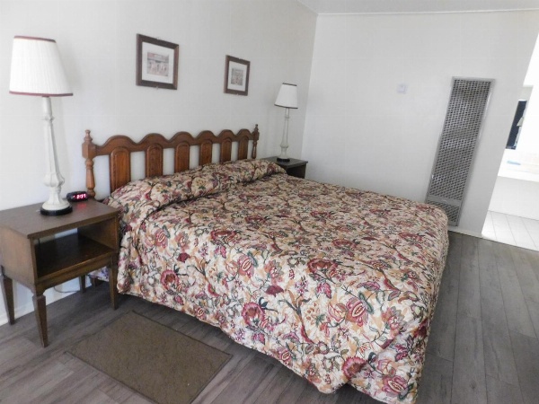 Royal Host Motel image 13