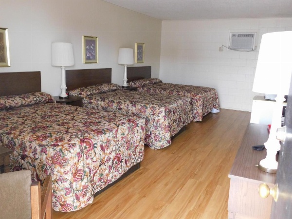 Royal Host Motel image 15