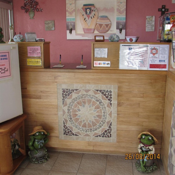 Royal Host Motel image 4