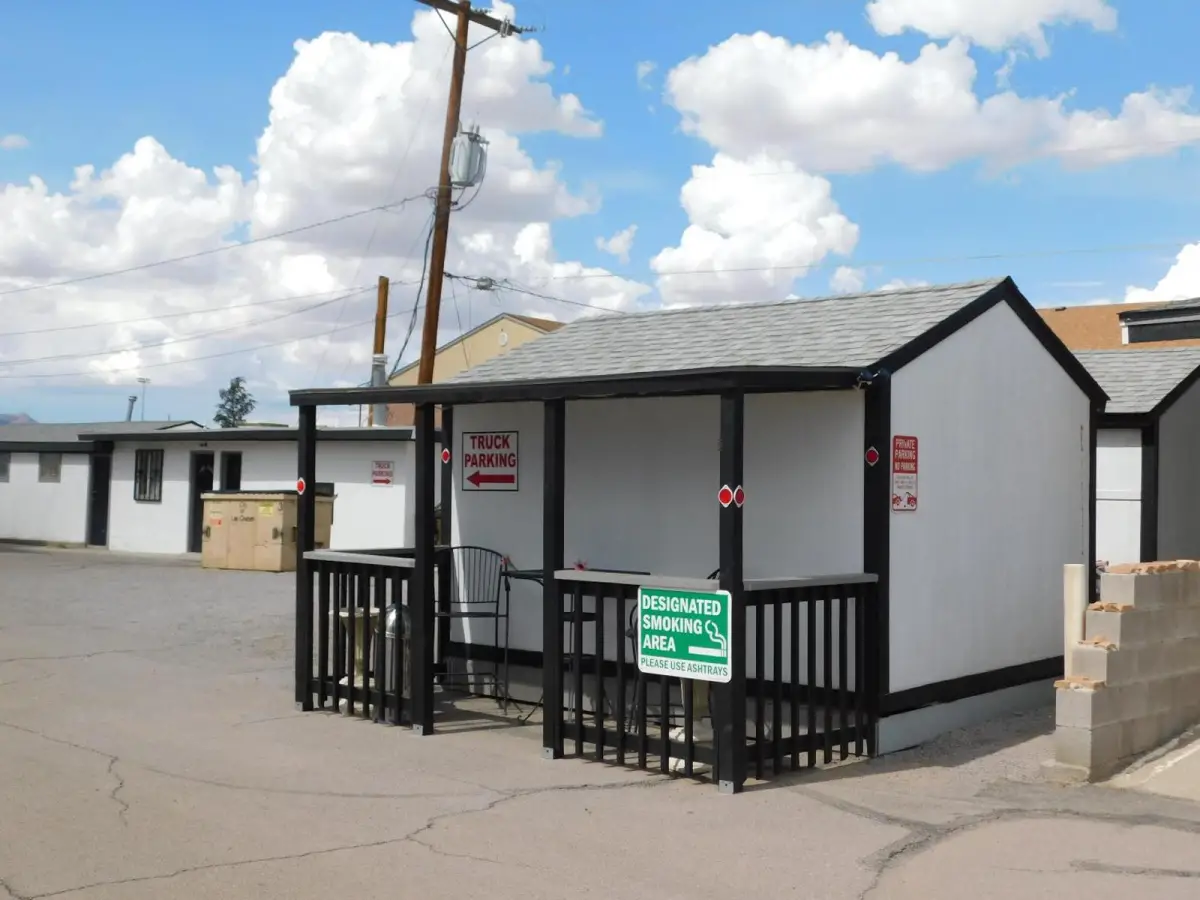Royal Host Motel 9